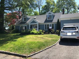 883 Port Dr, Mamaroneck, NY 10543