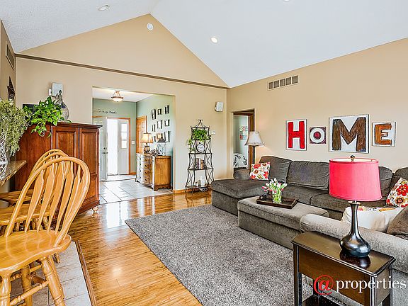 Foyer/Living Room