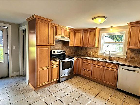 3rd image of 12 Dartmouth Ave