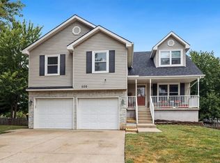 509 NE Springbrook Ct, Blue Springs, MO 64014