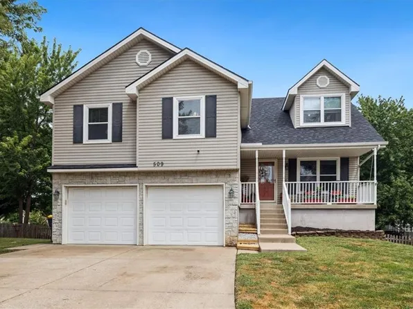 509 NE Springbrook Ct, Blue Springs, MO 64014