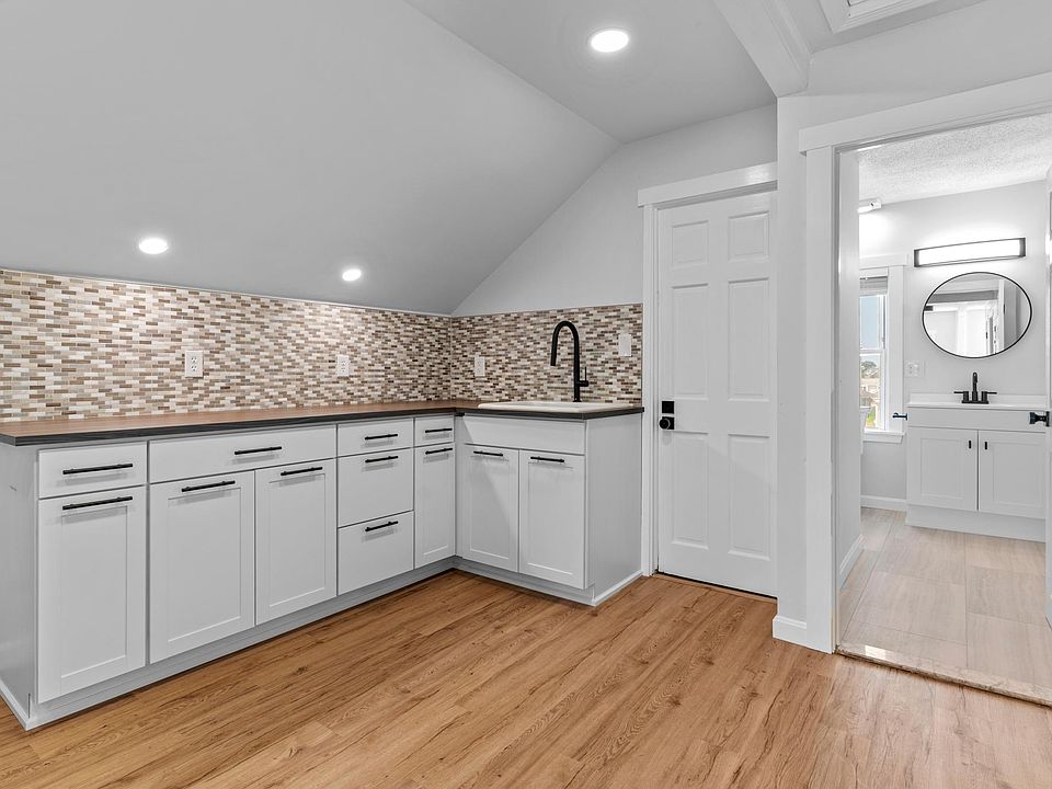 1st image of 29 Cole St Floor 3