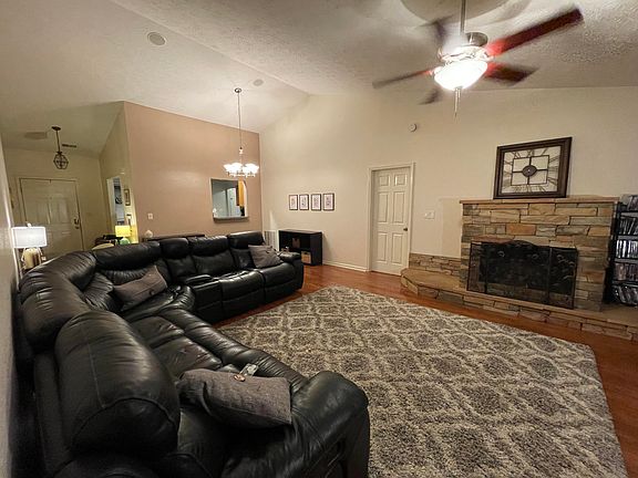 2nd image of 812 Lost Trail Cir