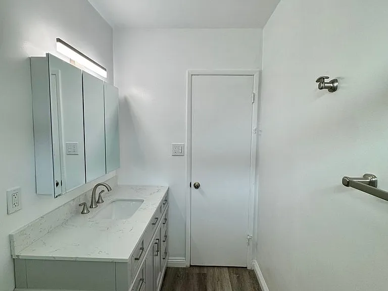 1027 Roswell Ave #4 — Photo 19