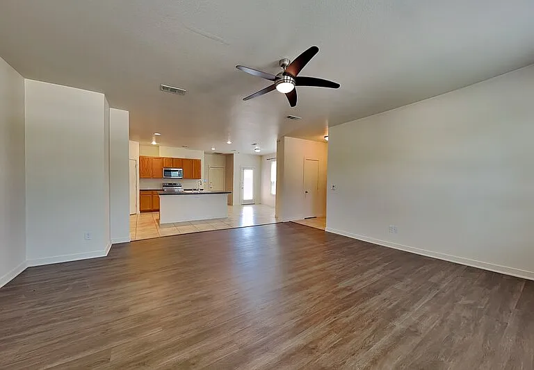 821 Jamie Dr — Photo 2