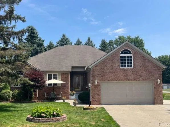 3160 Fanone Dr, Port Huron, MI 48060