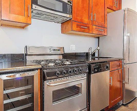4th image of 380 E 10th St Front 1D
