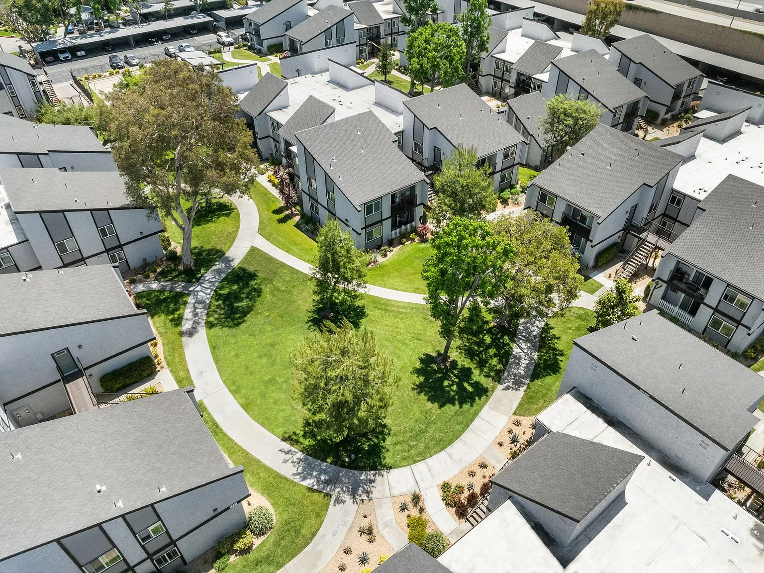 Highland Pinetree Apartments — Photo 4