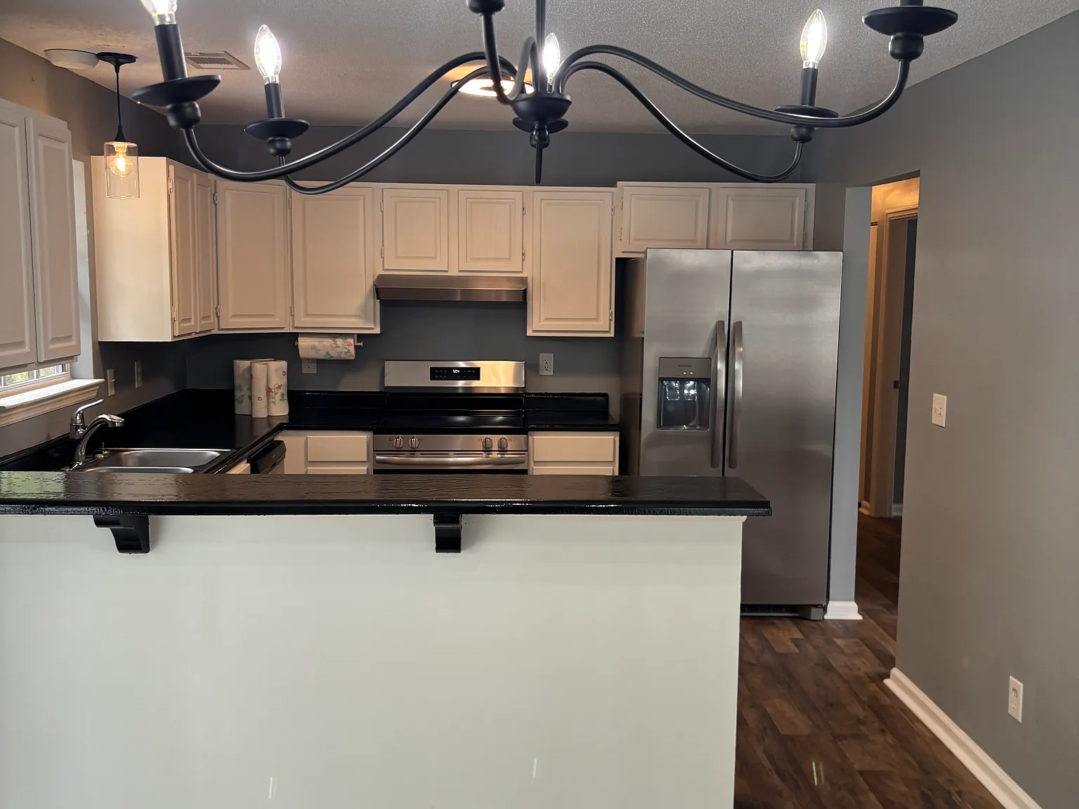 3 bed, 1200 sqft, $2,300 — Photo 4