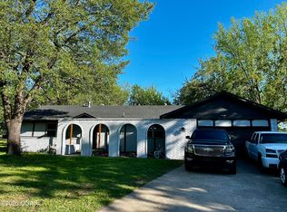 809 E Wickersham Dr, Webb City, MO 64870