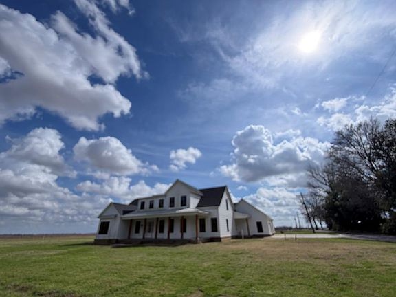 3rd image of 1400 Bayou Dr