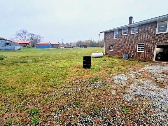 5th image of 2130 Hampton Rd