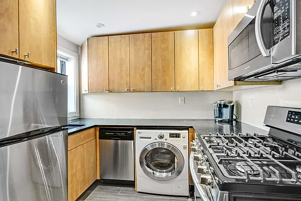 Rented by Anchor Associates | media 32