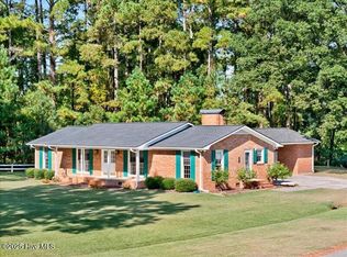 293 White Pine Road, Lake Waccamaw, NC 28450