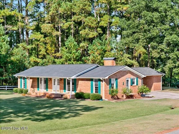 293 White Pine Road, Lake Waccamaw, NC 28450