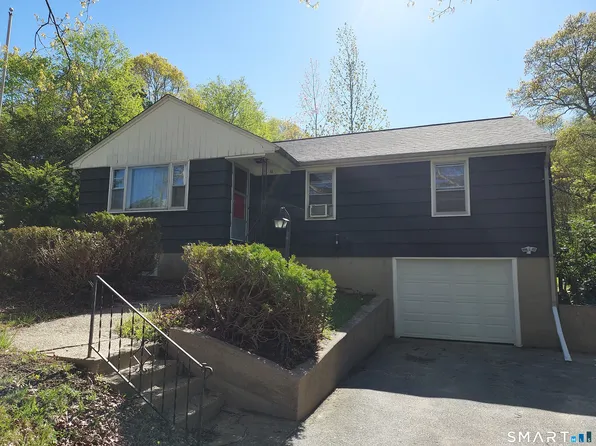 16 Carol Drive, Montville, CT 06382