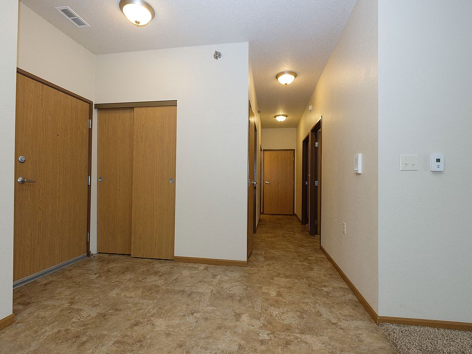 Fargo, ND North Sky Apartments | Entry
