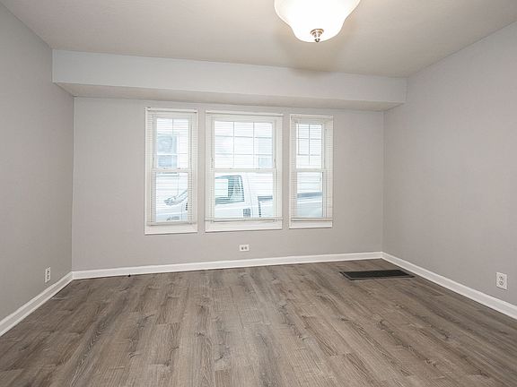 4th image of 3262 W 122nd St