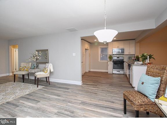 3rd image of 503 N Hilltop Ave