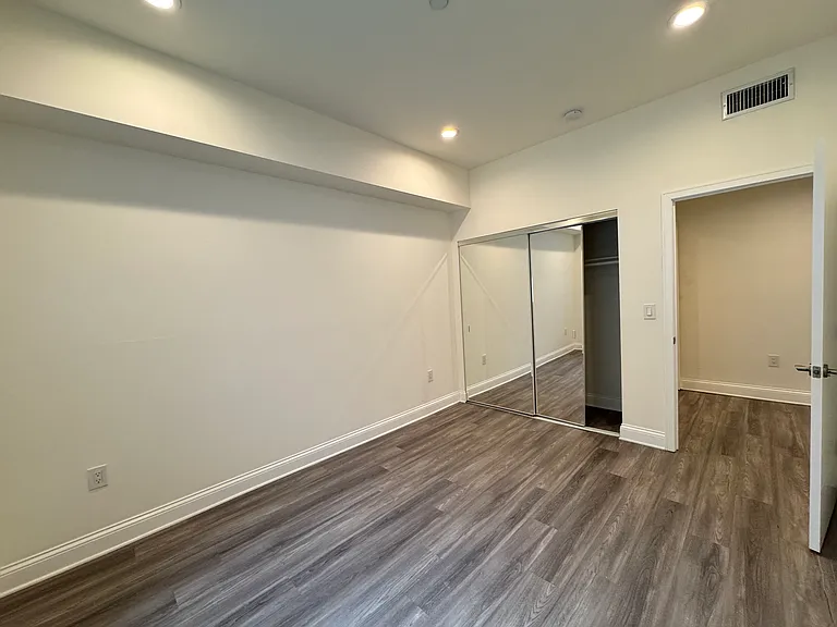 14934 Burbank Blvd #304 — Photo 5