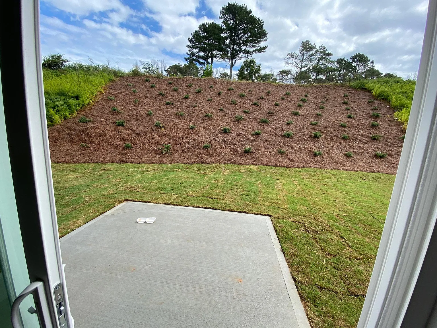 4 bed, 2.5 bath, 2087 sqft, $2,000 — Photo 3