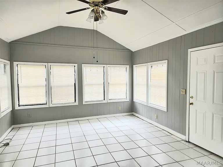 6105 Jennifer Ln — Photo 5