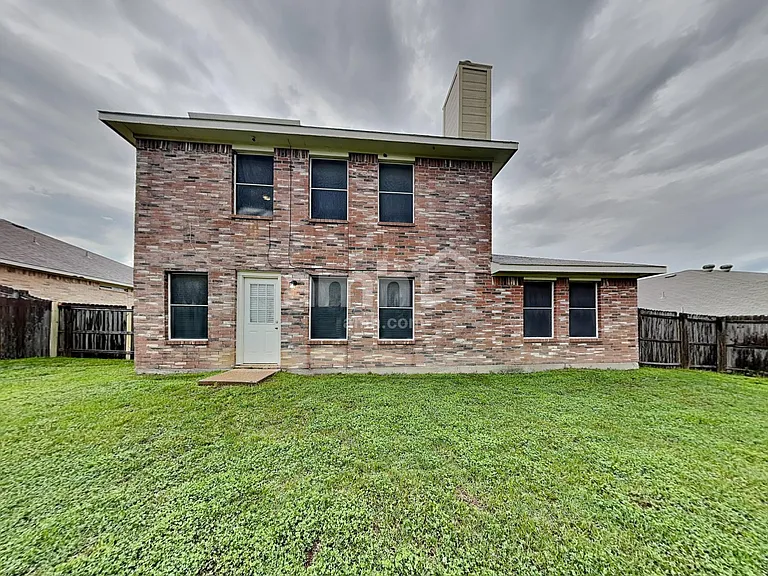 1036 Cove Hollow Dr — Photo 22