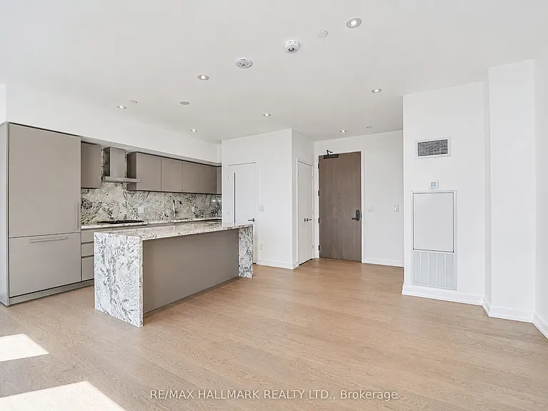 1315 Bay St #1901 — Photo 4
