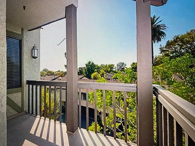 330 Cordova St — Photo 3