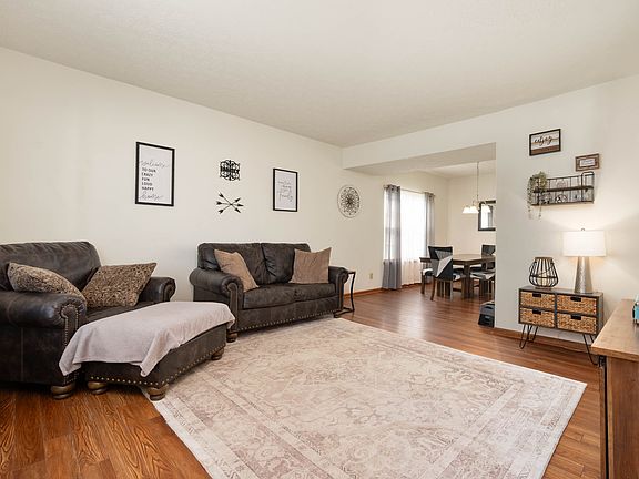 3rd image of 6373 Thornridge Dr