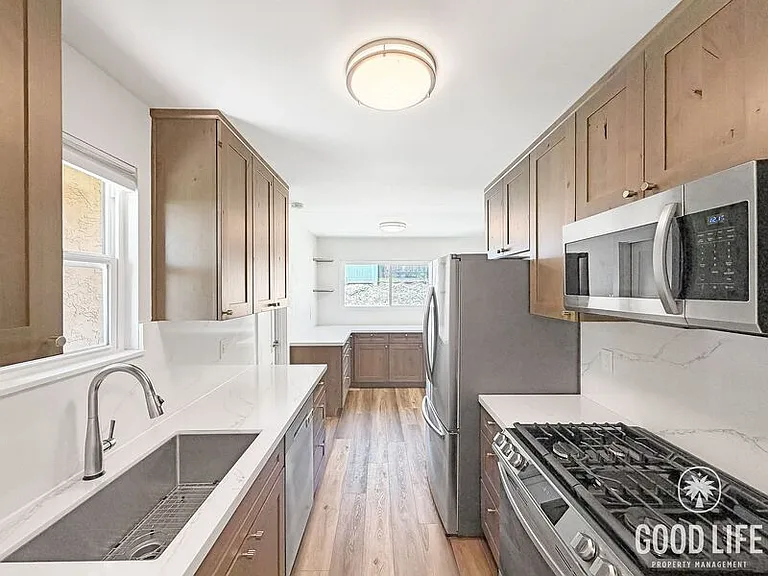 9458 Cathywood Dr — Photo 2