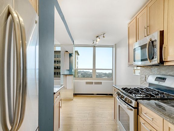 4th image of 3950 N Lake Shore Dr APT 2128