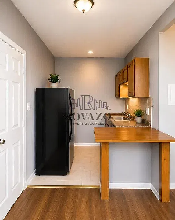 329 Park Ave #8C