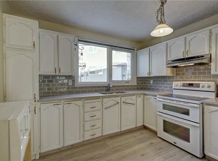 1111 W Canterbury Dr SW #9, Calgary, AB T2W3G4