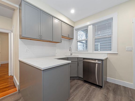 4th image of 43 Brackett St #1