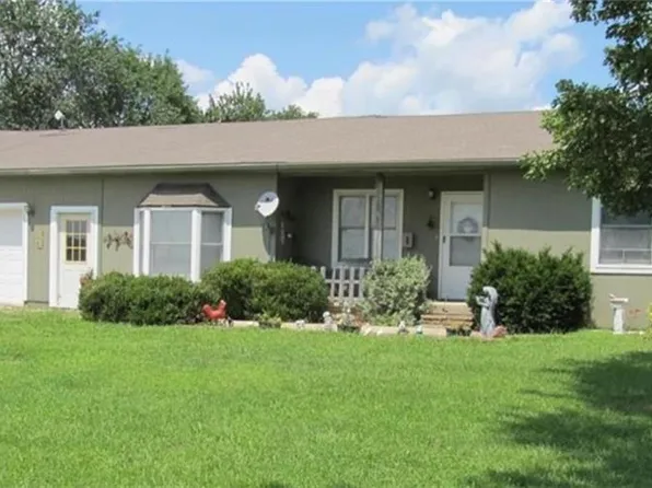 19076 State Ave, Tonganoxie, KS 66086