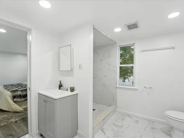 283 Griffith Street image 15 of 29