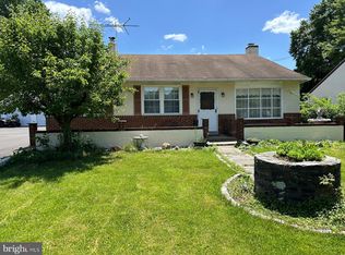 221 Fitzwatertown Rd, Willow Grove, PA 19090
