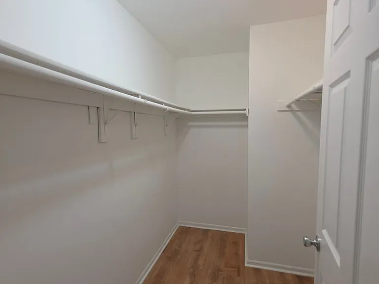 204 Barclay Ct — Photo 25
