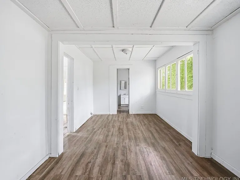 908 N Collins Ave — Photo 4