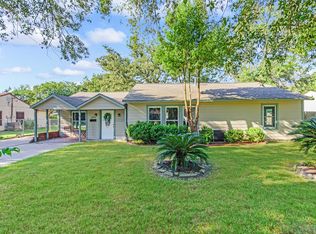 2704 S Houston Dr, La Marque, TX 77568
