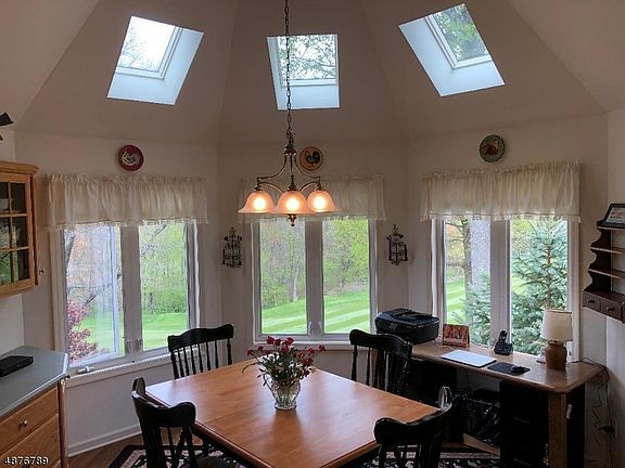 5th image of 6 Cypress Ln