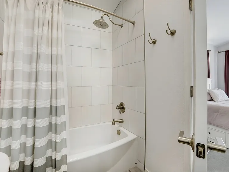 804 Zweck Ct — Photo 8