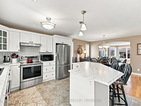 2nd image of 10 Fox Den Dr