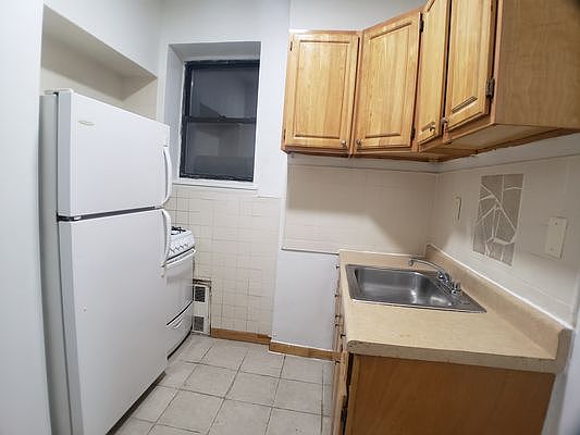 3rd image of 26 W 131st St APT 2B