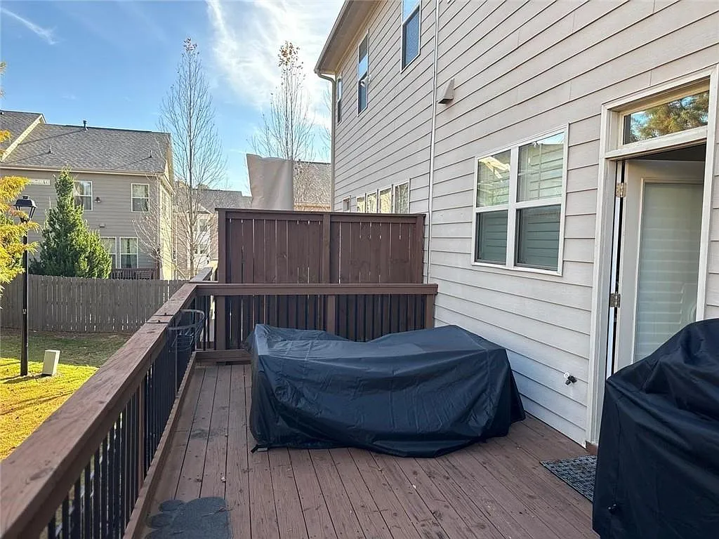 3 bed, 3.5 bath, 2720 sqft, $3,900 — Photo 2