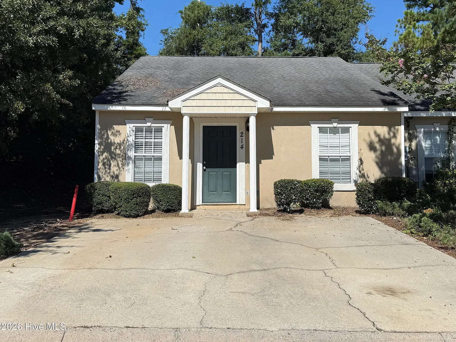 2 bed, 2.0 bath, 1100 sqft, $1,300 — Photo 1