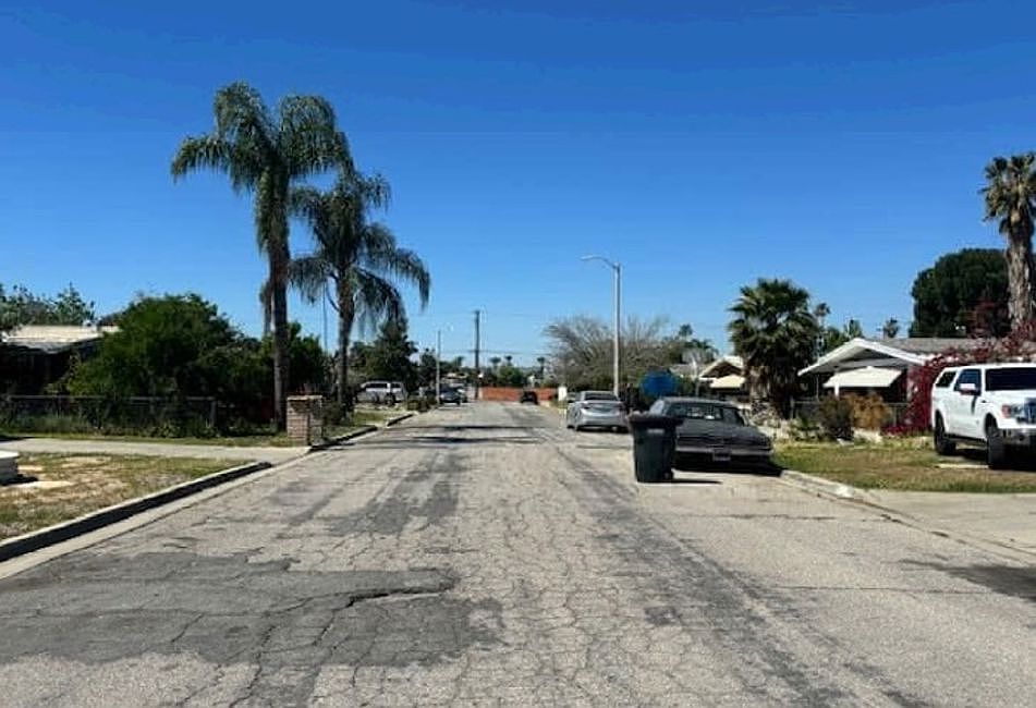 Exterior Neighborhood (street photo)