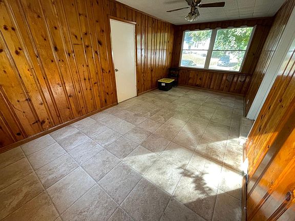 2nd image of 1132 Grenshaw Dr