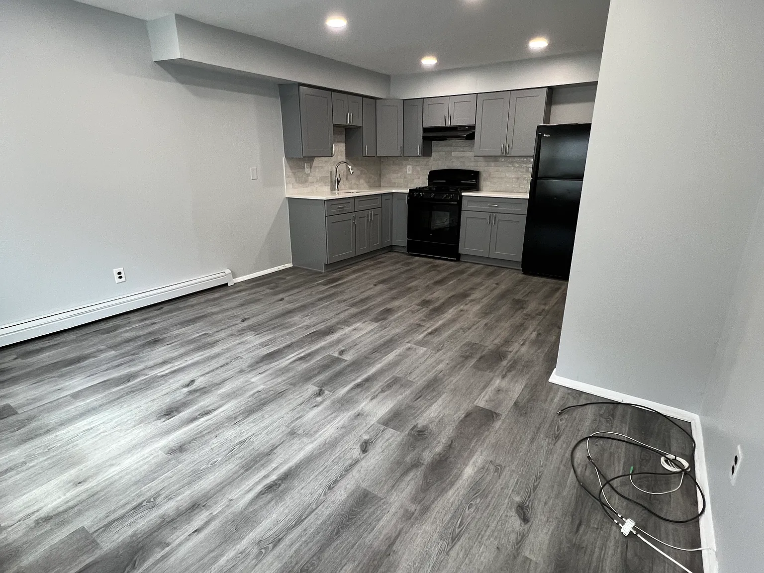 325 Simonson Ave — Photo 2